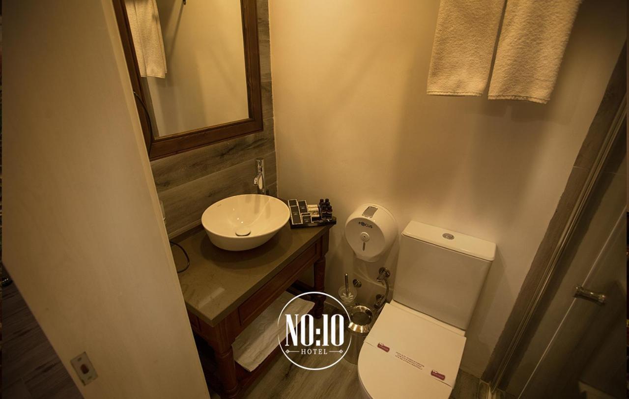 No 10 Hotel Селчук Екстериор снимка